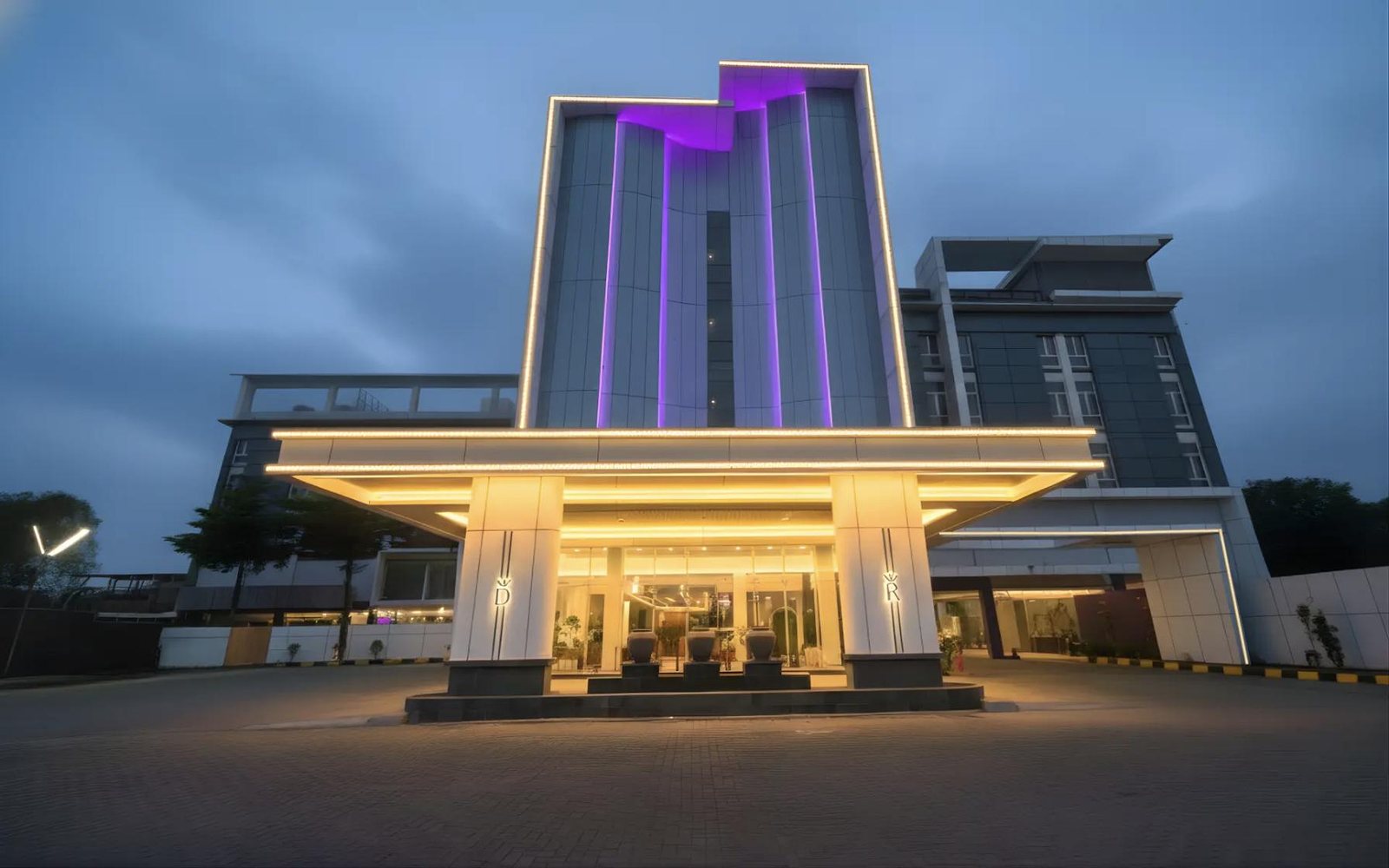 Sapphire Sky Hotel Karawaci exterior